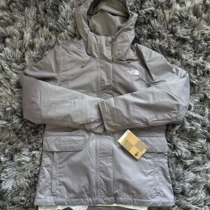 The north face women's Monarch Triclimate Luna Stone Size M New 
MRSP $260
